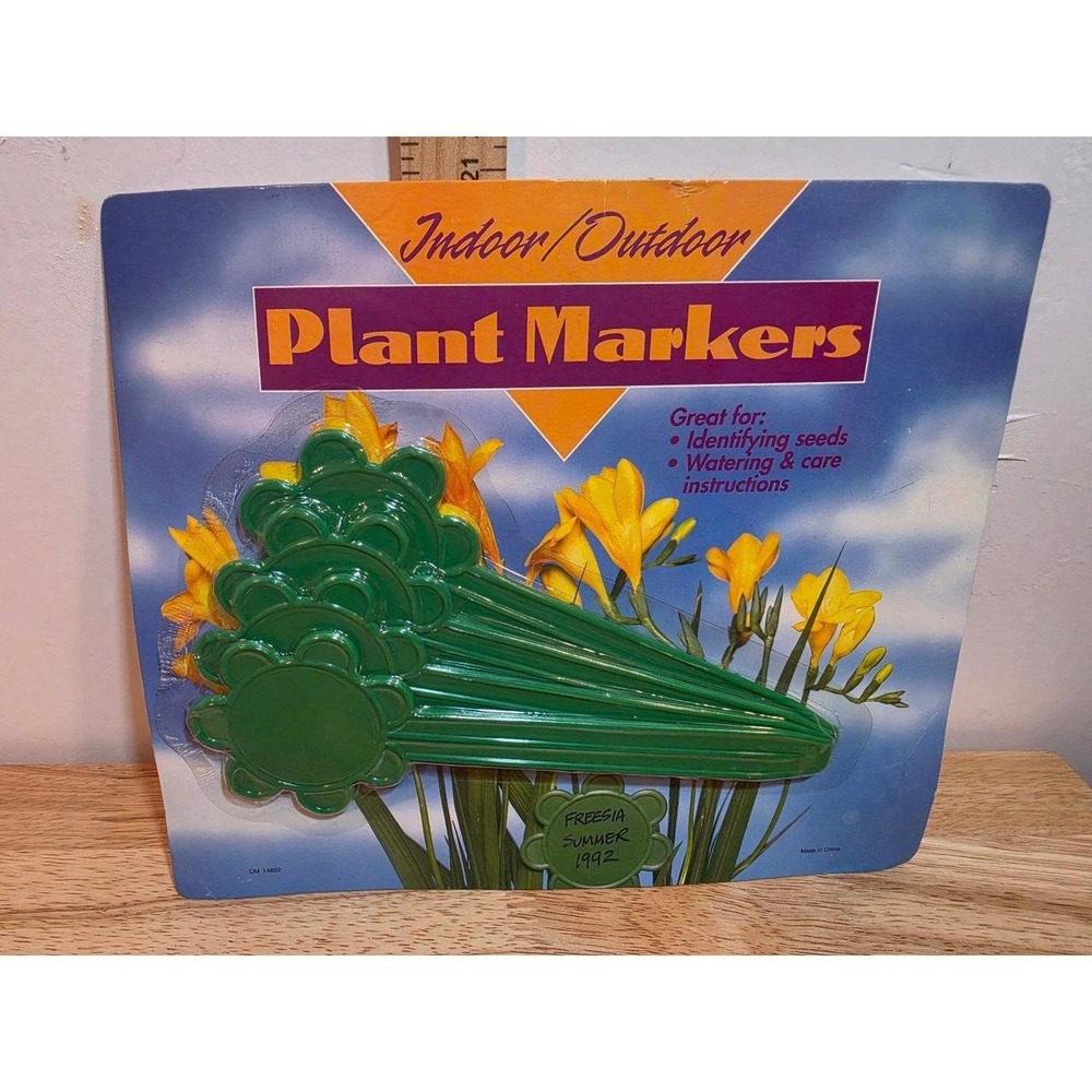 Nos vintage 1992 indoor/outdoor plastic flower-shaped plant markers in green